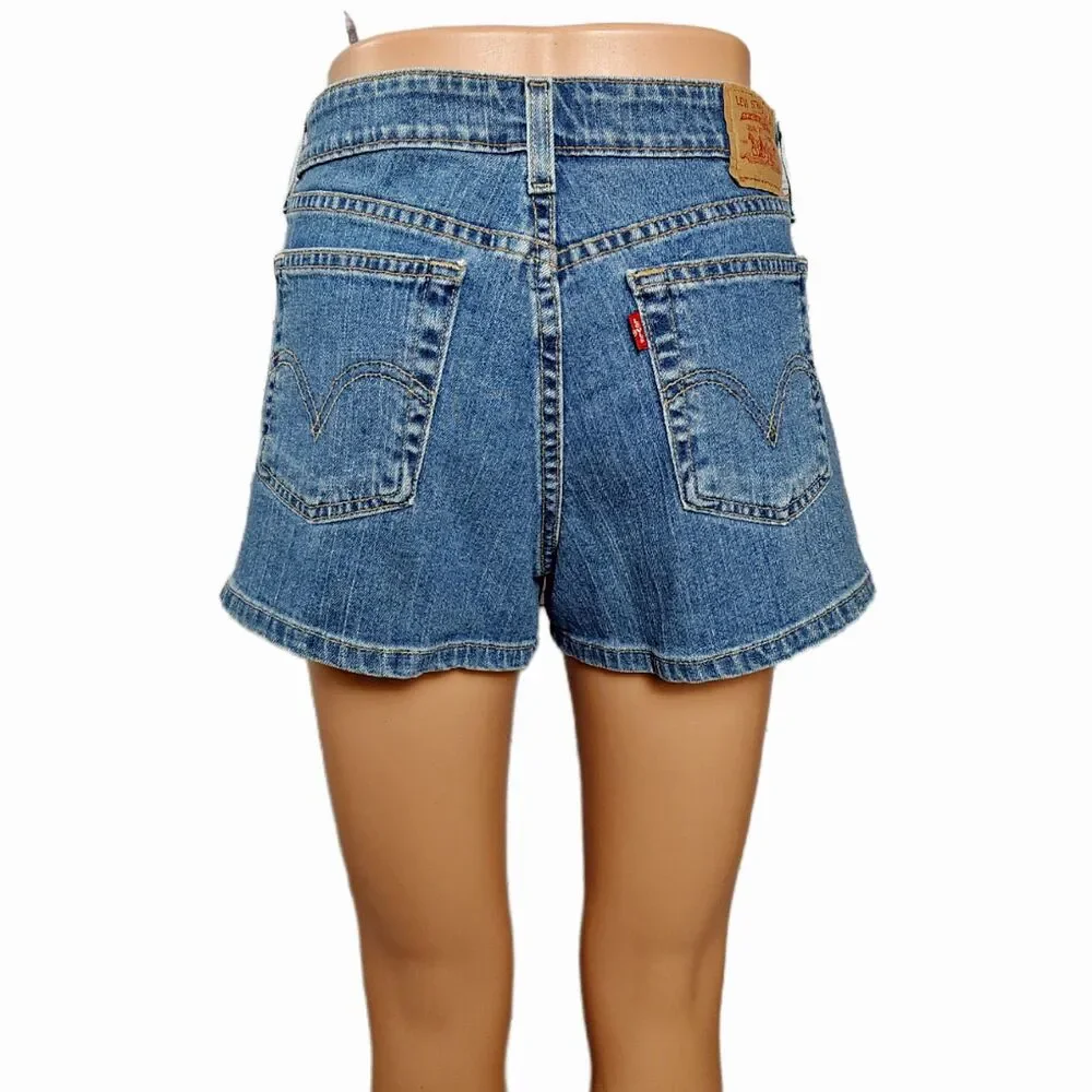 Vintage 2003 Levi’s Red Tab Denim Shorts - Size 9 - Mid Rise 10